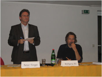 Brgermeister Peter Finger und Prof. Wolfgang Alt auf dem Podium